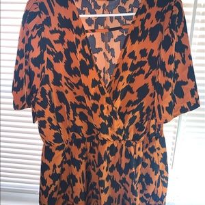 Animal print top. Short sleeve